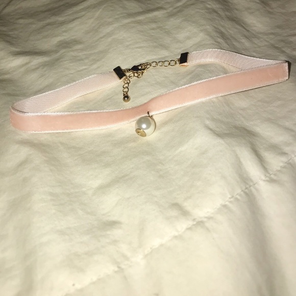 Forever 21 Jewelry - π Forever 21 Pink Velvet Choker/Faux Pearl π Forever 21 Jewelry - π Forever 21 Pink Velvet Choker/Faux Pearl π
